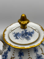 Tisanière sur réchaud (ou chauffe théière)en porcelaine à décore floral bleu et rehauts or