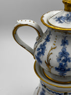 Tisanière sur réchaud (ou chauffe théière)en porcelaine à décore floral bleu et rehauts or