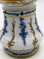 Tisanière sur réchaud (ou chauffe théière)en porcelaine à décore floral bleu et rehauts or