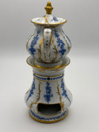 Tisanière sur réchaud (ou chauffe théière)en porcelaine à décore floral bleu et rehauts or