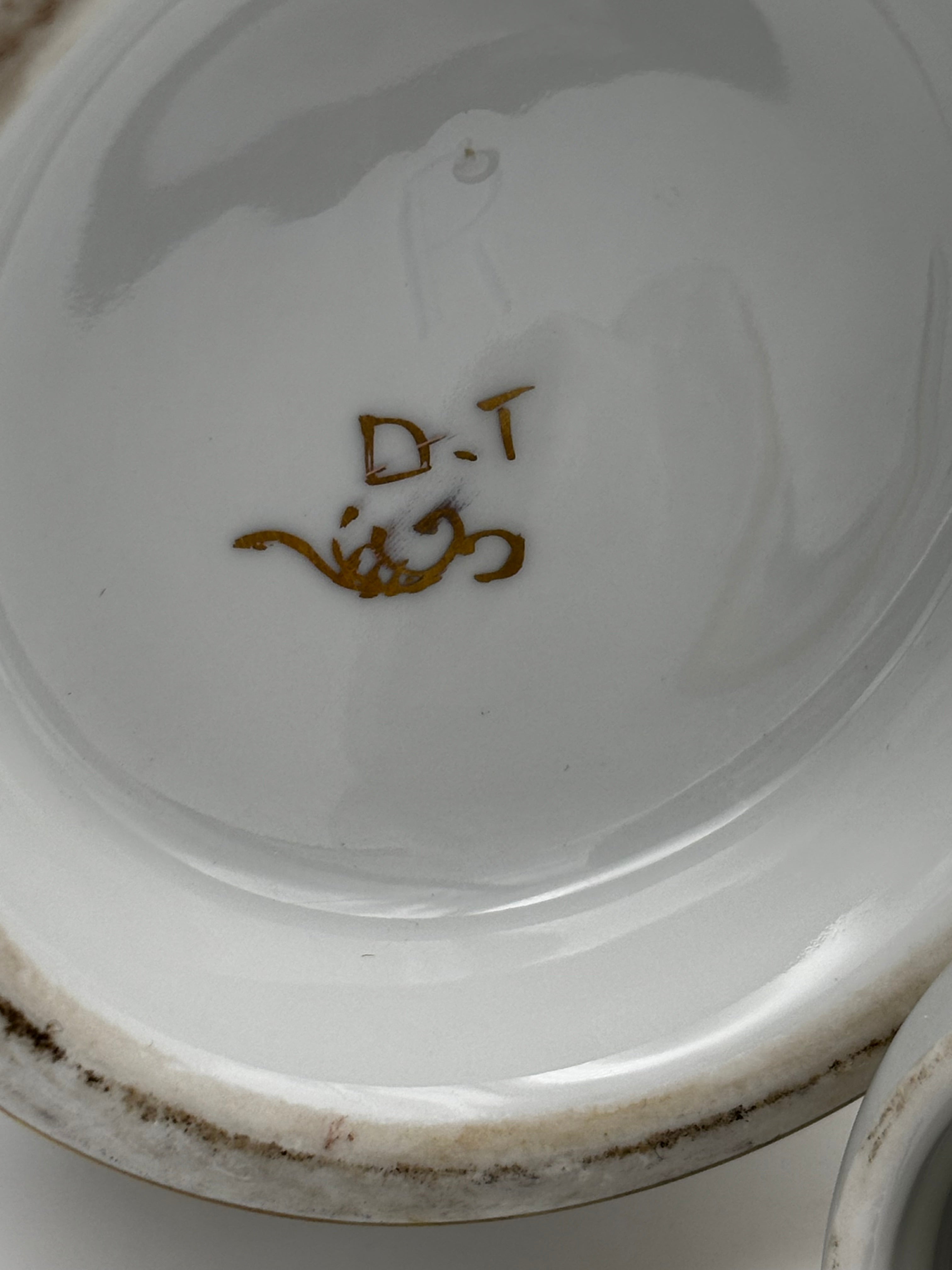 Tisanière sur réchaud (ou chauffe théière)en porcelaine à décore floral bleu et rehauts or