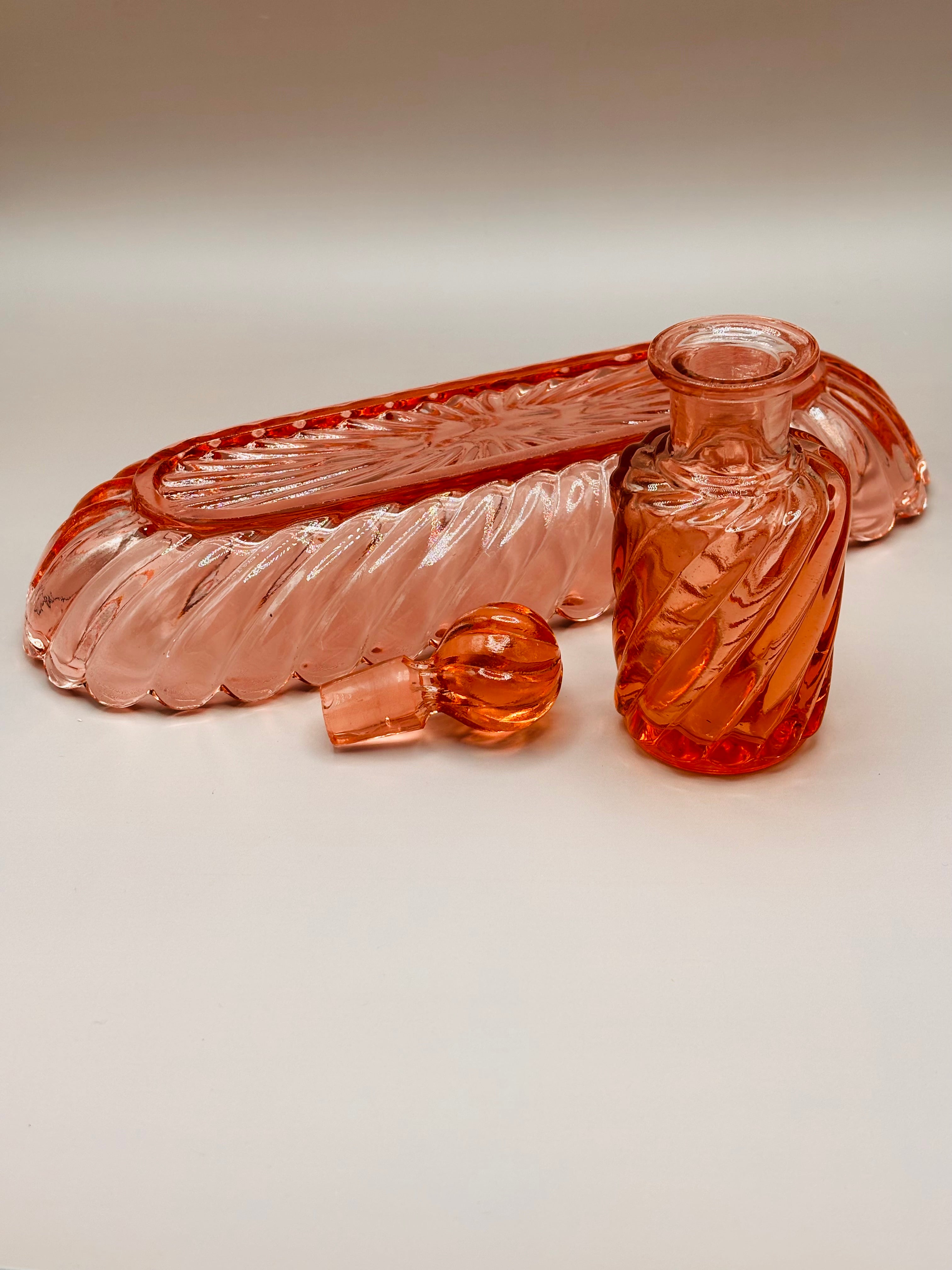 Ensemble Baccarat "Bambou"en cristal teinté rose saumon