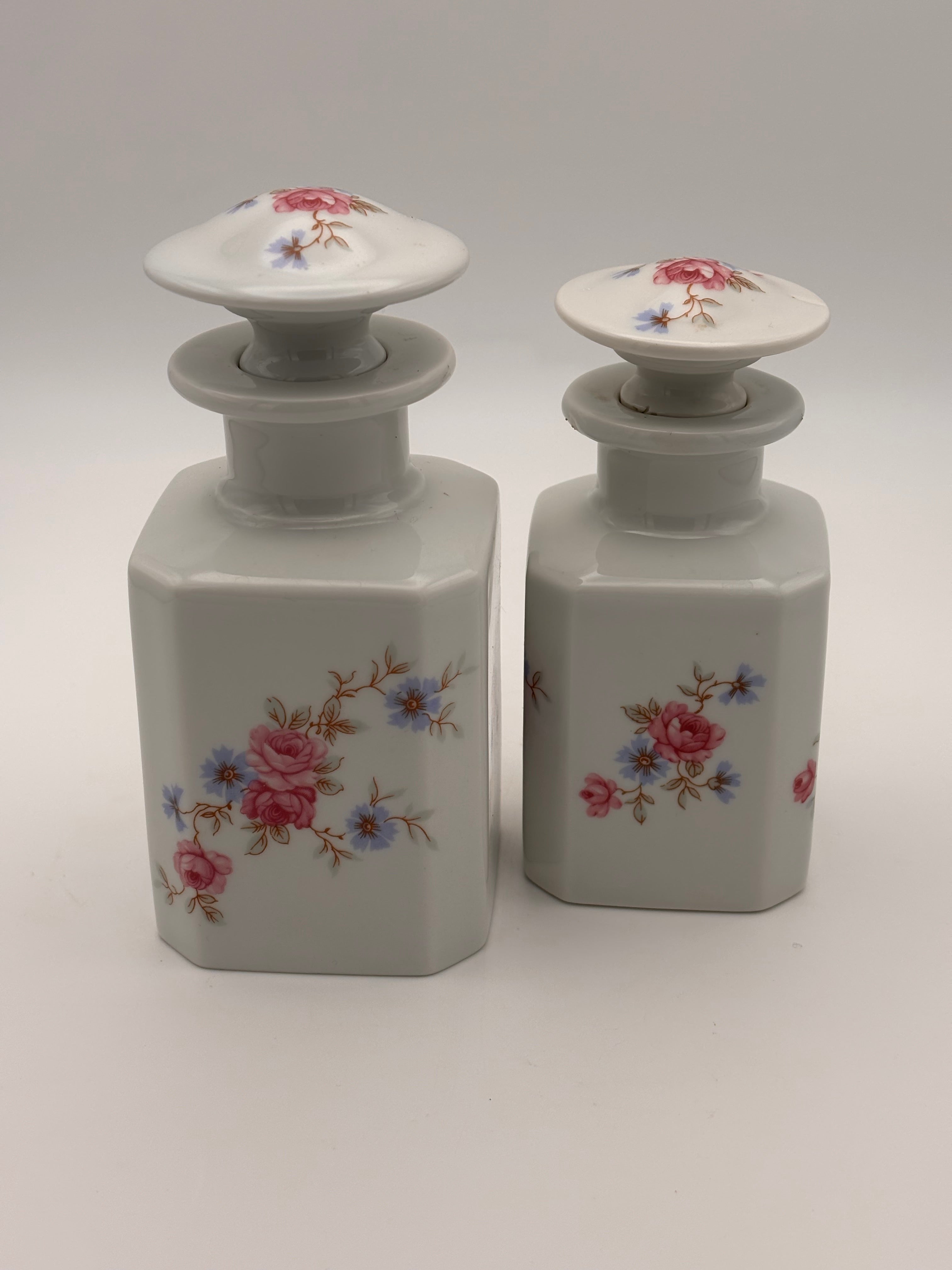 Paire de flacons  de parfum en porcelaine de Limoges Castel