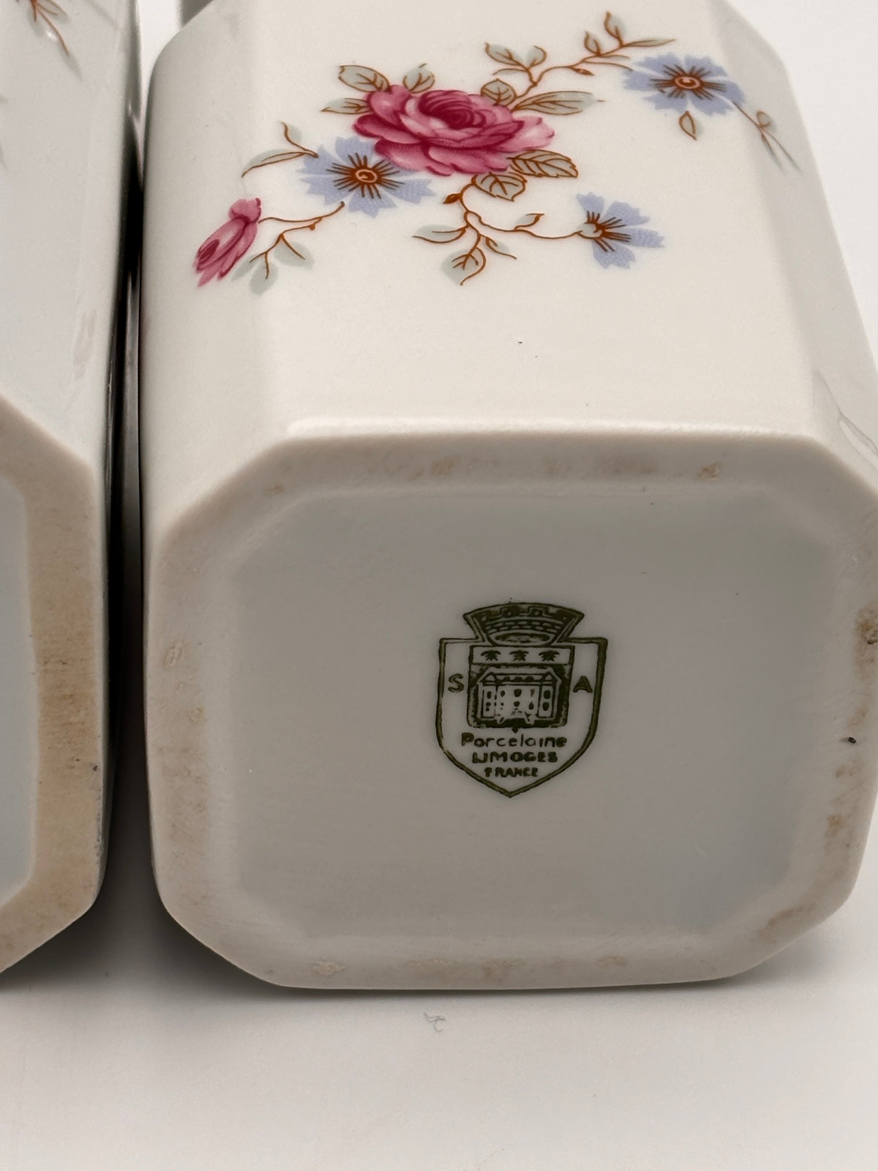Paire de flacons  de parfum en porcelaine de Limoges Castel