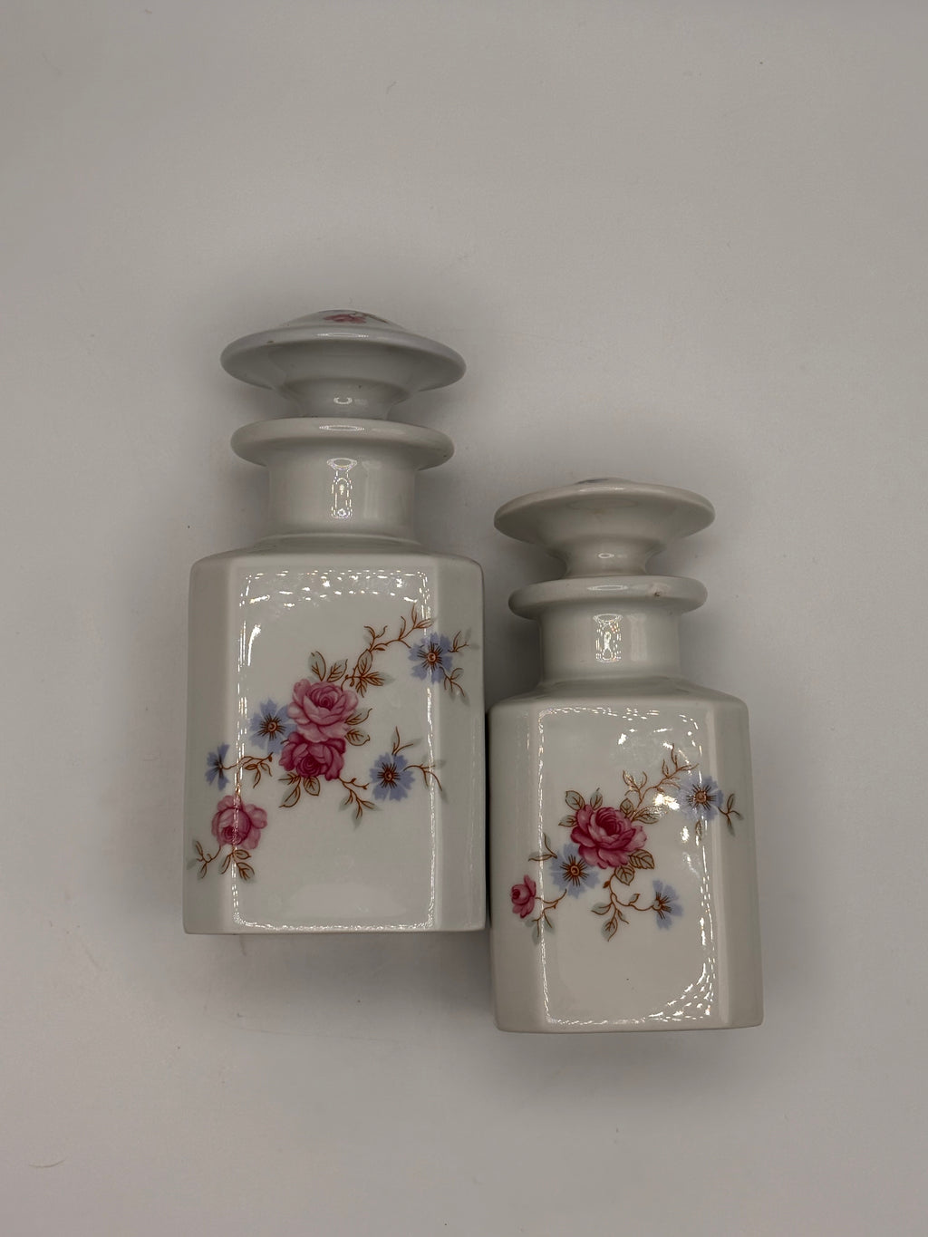 Paire de flacons  de parfum en porcelaine de Limoges Castel