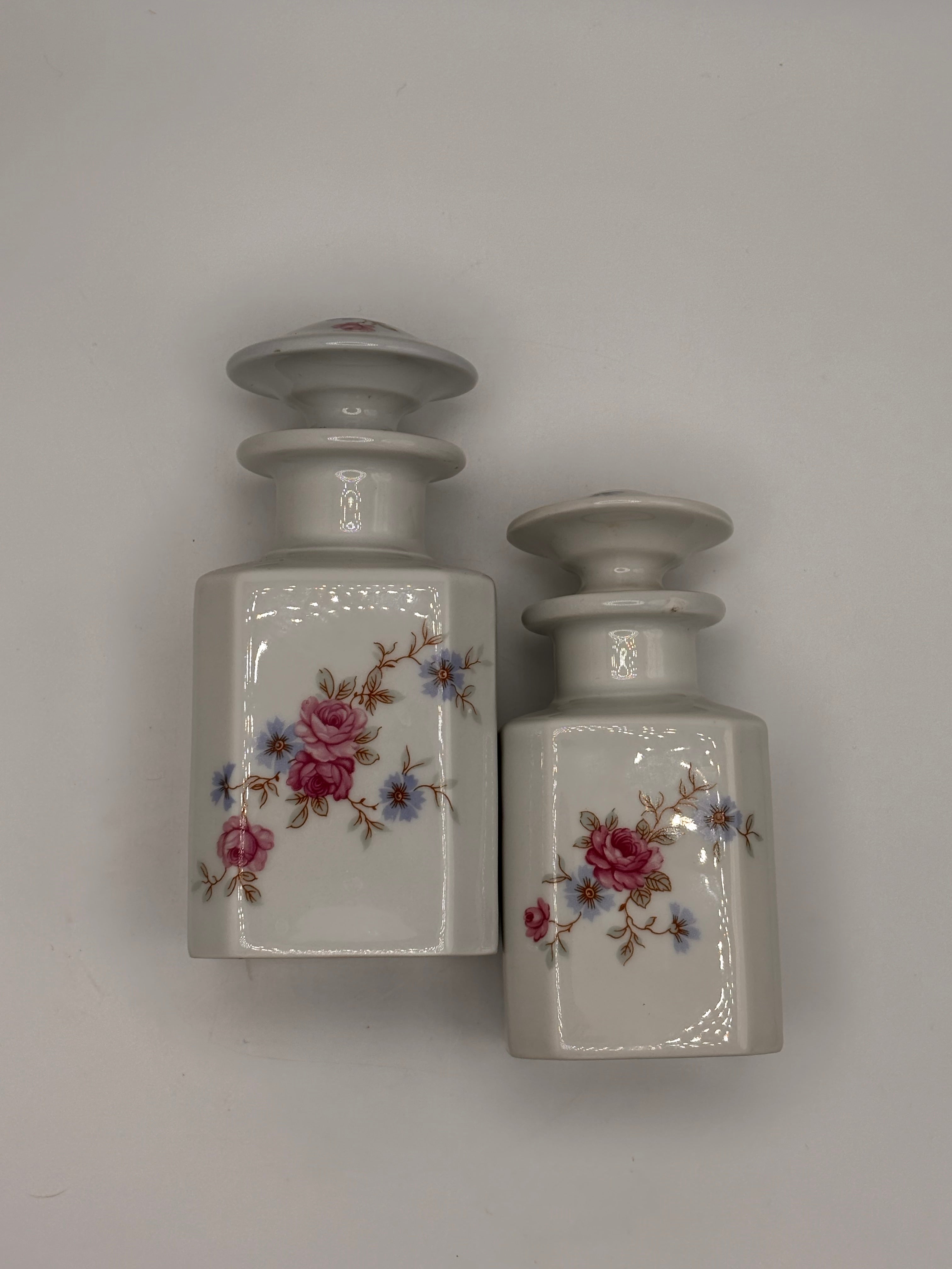 Paire de flacons  de parfum en porcelaine de Limoges Castel