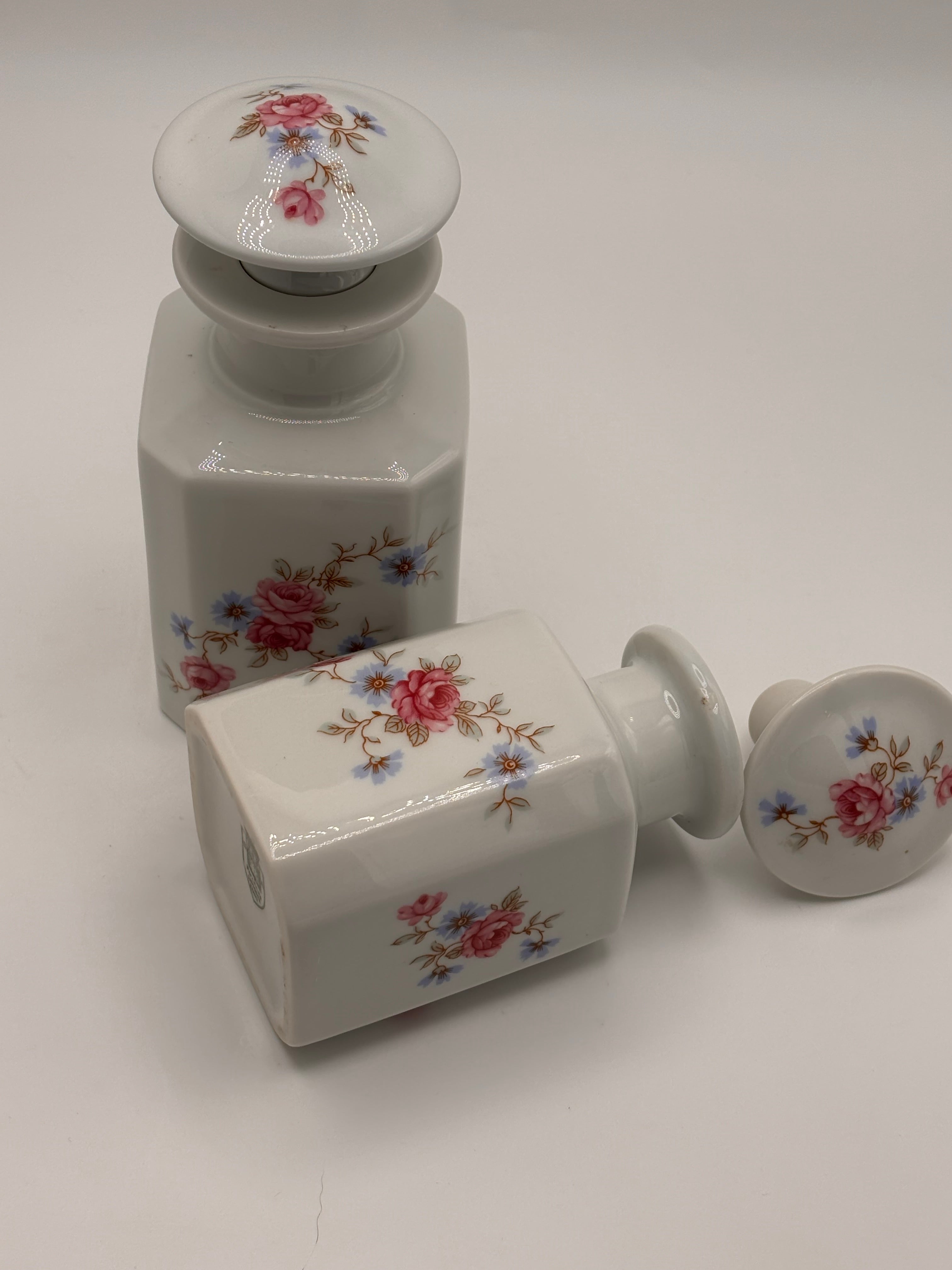 Paire de flacons  de parfum en porcelaine de Limoges Castel