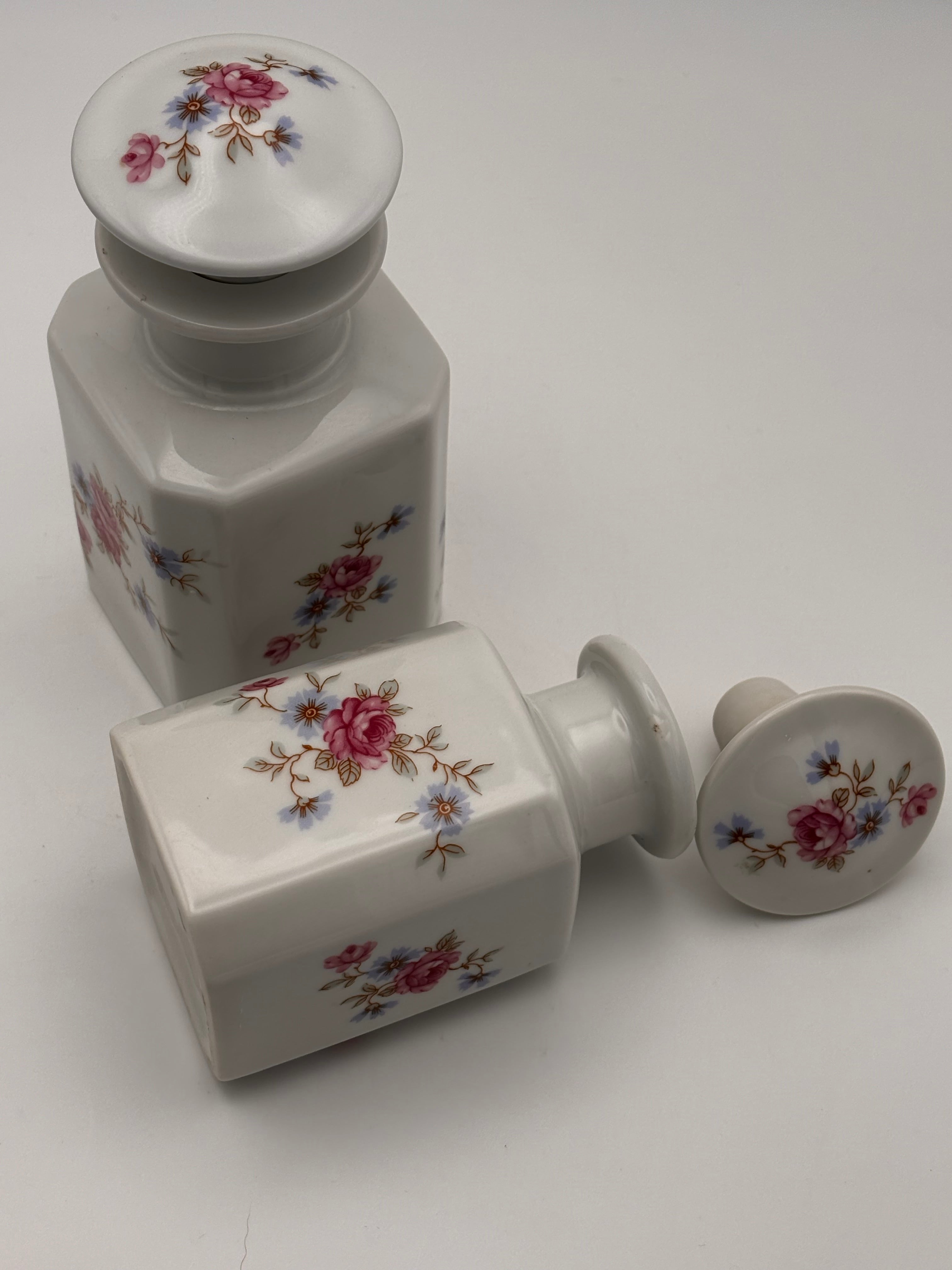 Paire de flacons  de parfum en porcelaine de Limoges Castel