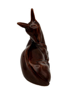 Biche en céramique émaillée brun acajou