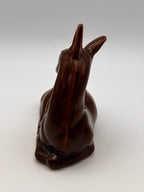 Biche en céramique émaillée brun acajou