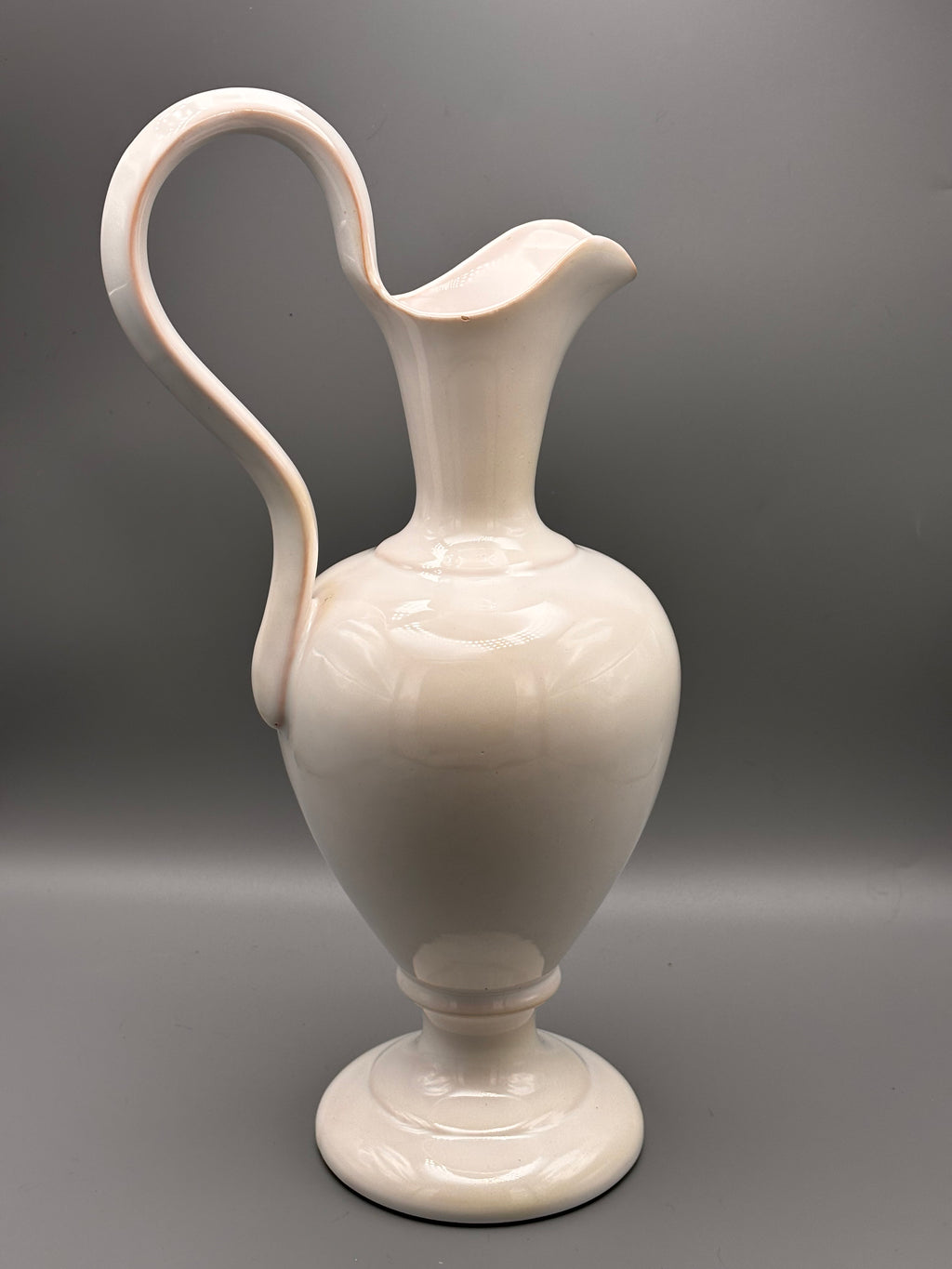 Aiguière en céramique blanche Lallier à Moustiers – vue 2