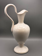 Aiguière en céramique blanche Lallier à Moustiers – vue 2