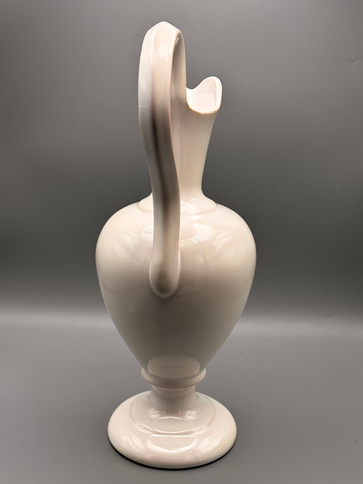 Aiguière en céramique blanche Lallier à Moustiers – vue 3