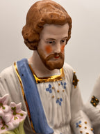 Statue Sainte Famille en porcelaine polychrome et dorée – vue 2