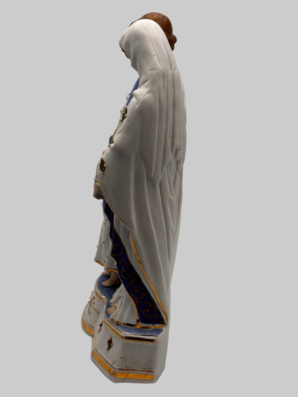 Statue Sainte Famille en porcelaine polychrome et dorée – vue 6