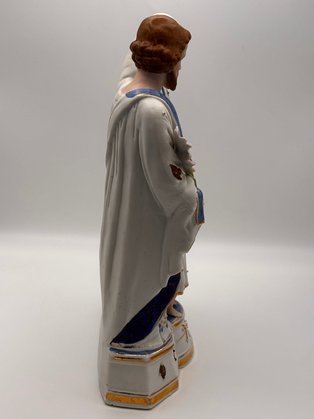 Statue Sainte Famille en porcelaine polychrome et dorée – vue 7