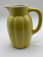 Pichet vintage en faïence émaillée jaune pastel – vue 4