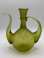 Carafe en verre soufflé teinte vert olive