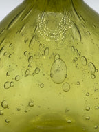Carafe en verre soufflé teinte vert olive