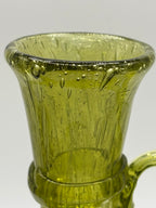 Carafe en verre soufflé teinte vert olive