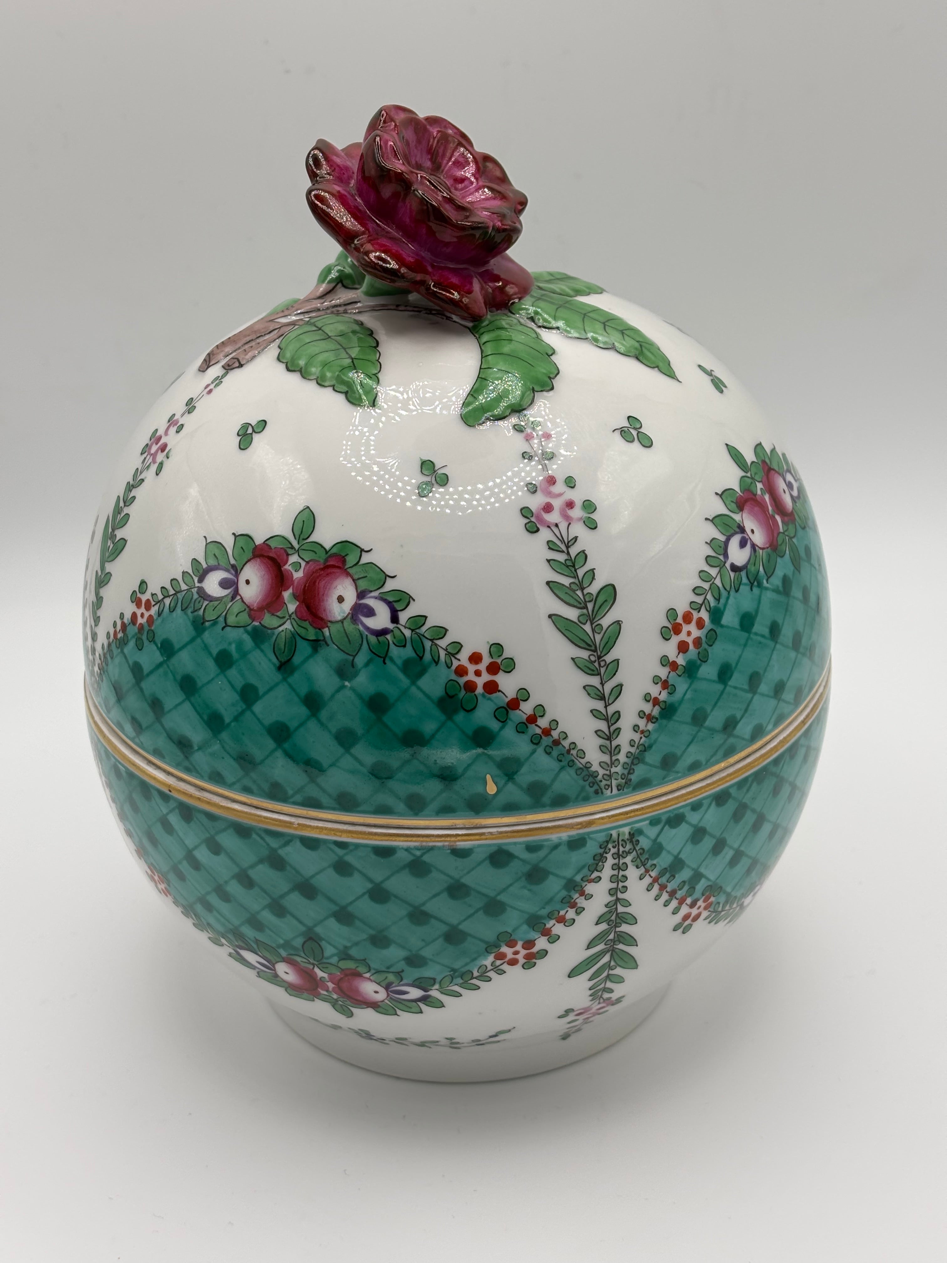 Bonbonnière en porcelaine fine