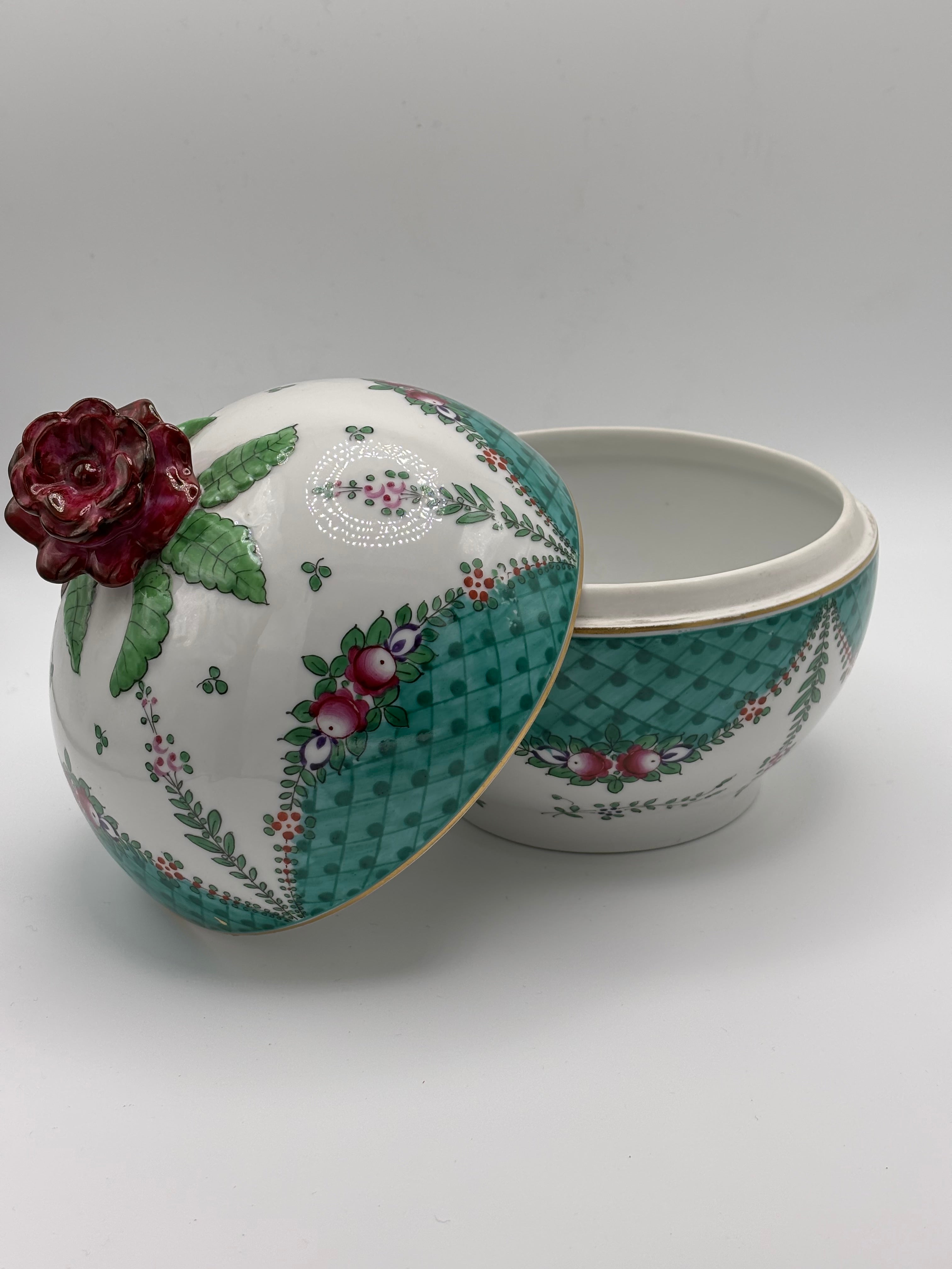 Bonbonnière en porcelaine fine