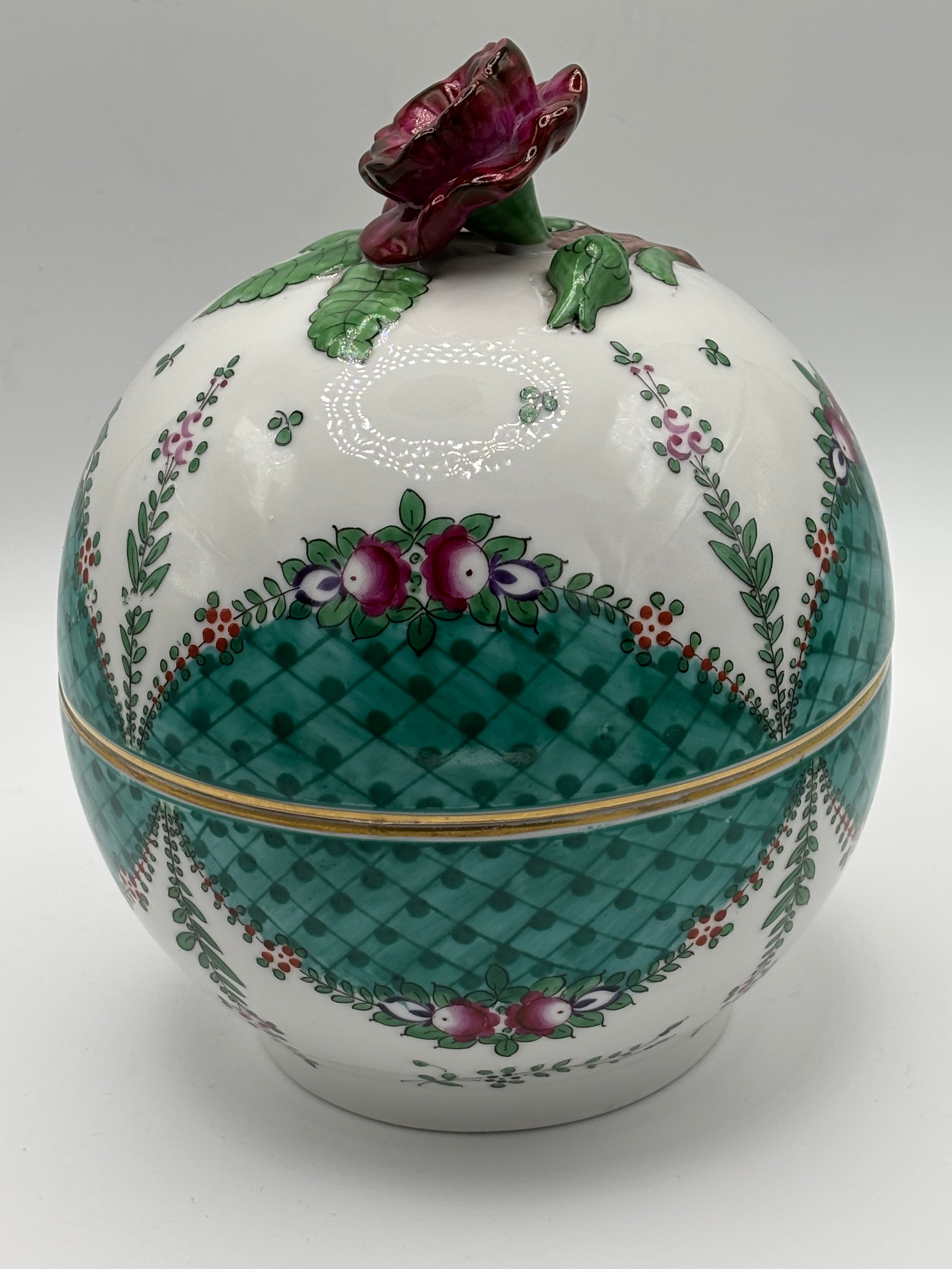 Bonbonnière en porcelaine fine