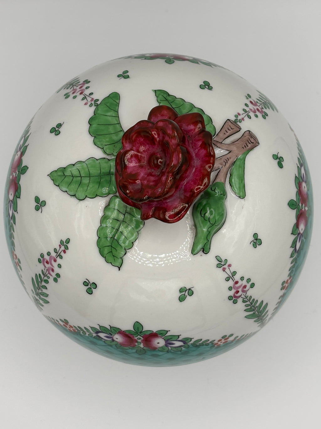 Bonbonnière en porcelaine fine