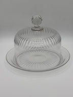 Cloche de présentation ancienne en verre moulé sur plat – vue 2