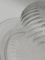 Cloche de présentation ancienne en verre moulé sur plat – vue 6