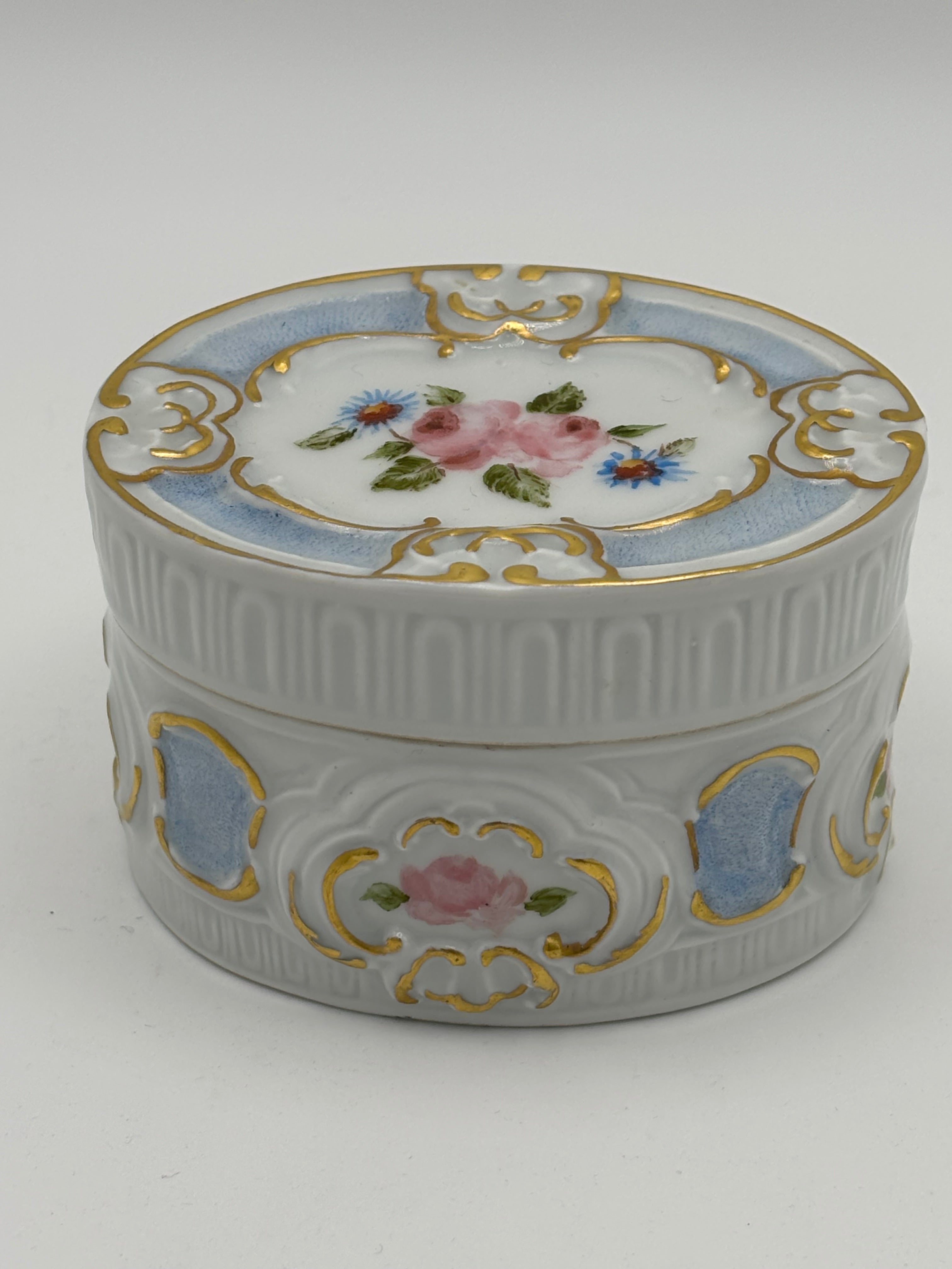 Boite/Pilulier en porcelaine de Limoges