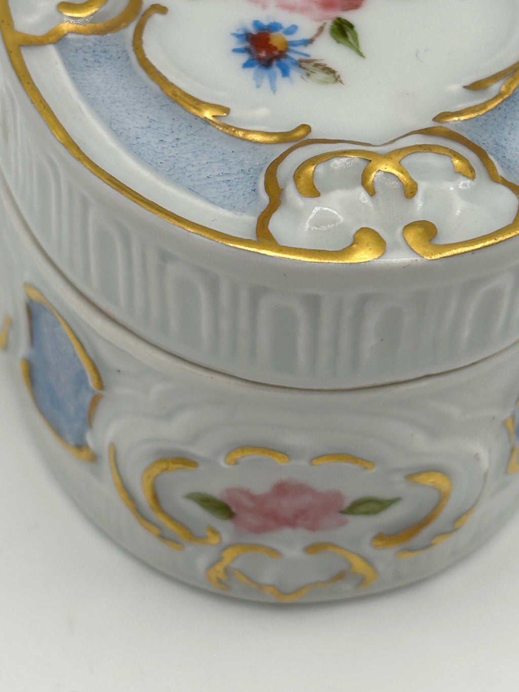 Boite/Pilulier en porcelaine de Limoges
