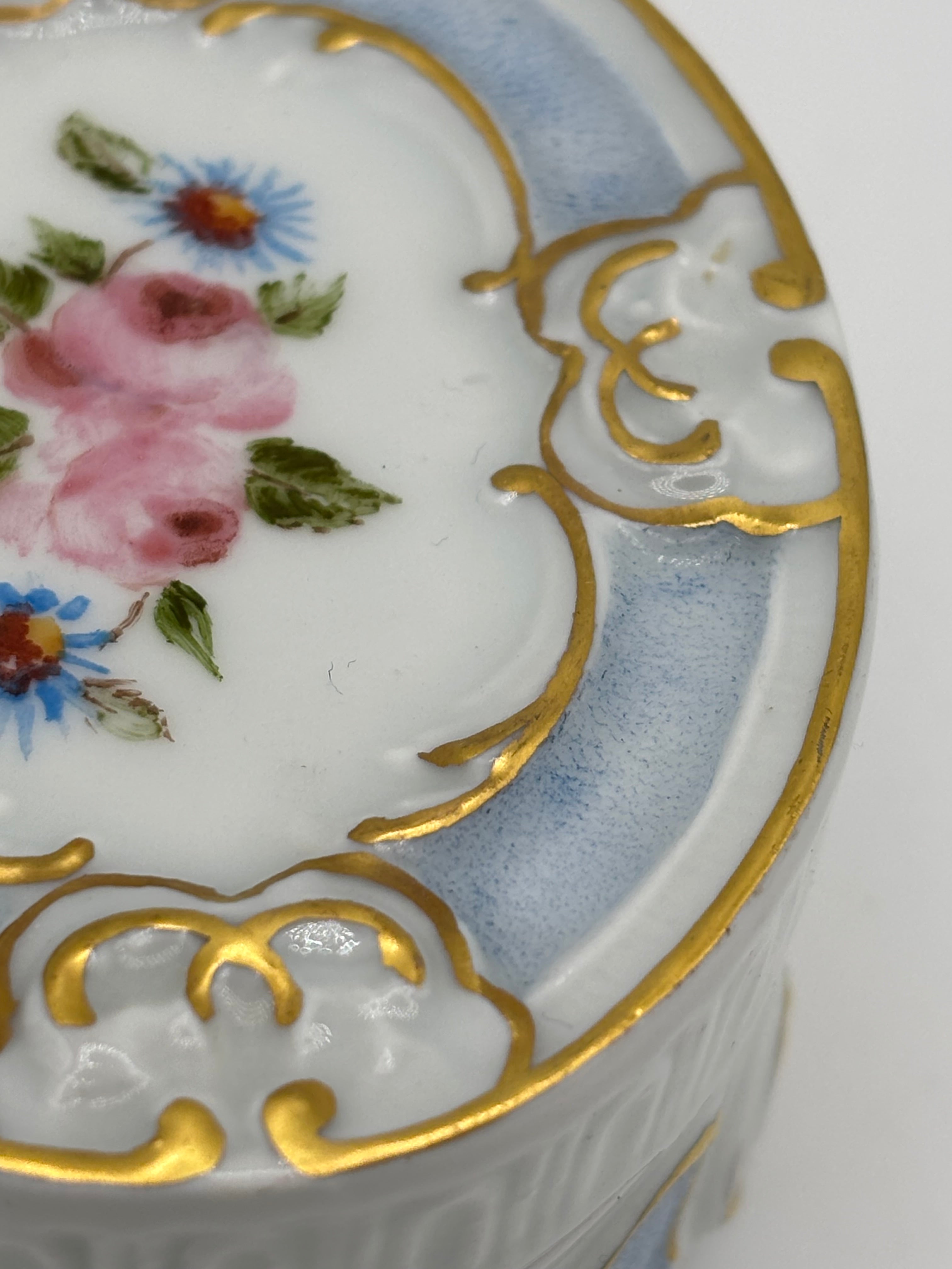 Boite/Pilulier en porcelaine de Limoges