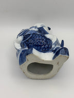Statuette enfant au poisson en porcelaine