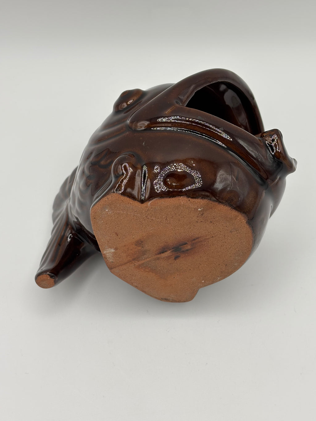 Cendrier zoomorphe en céramique vernissée brune