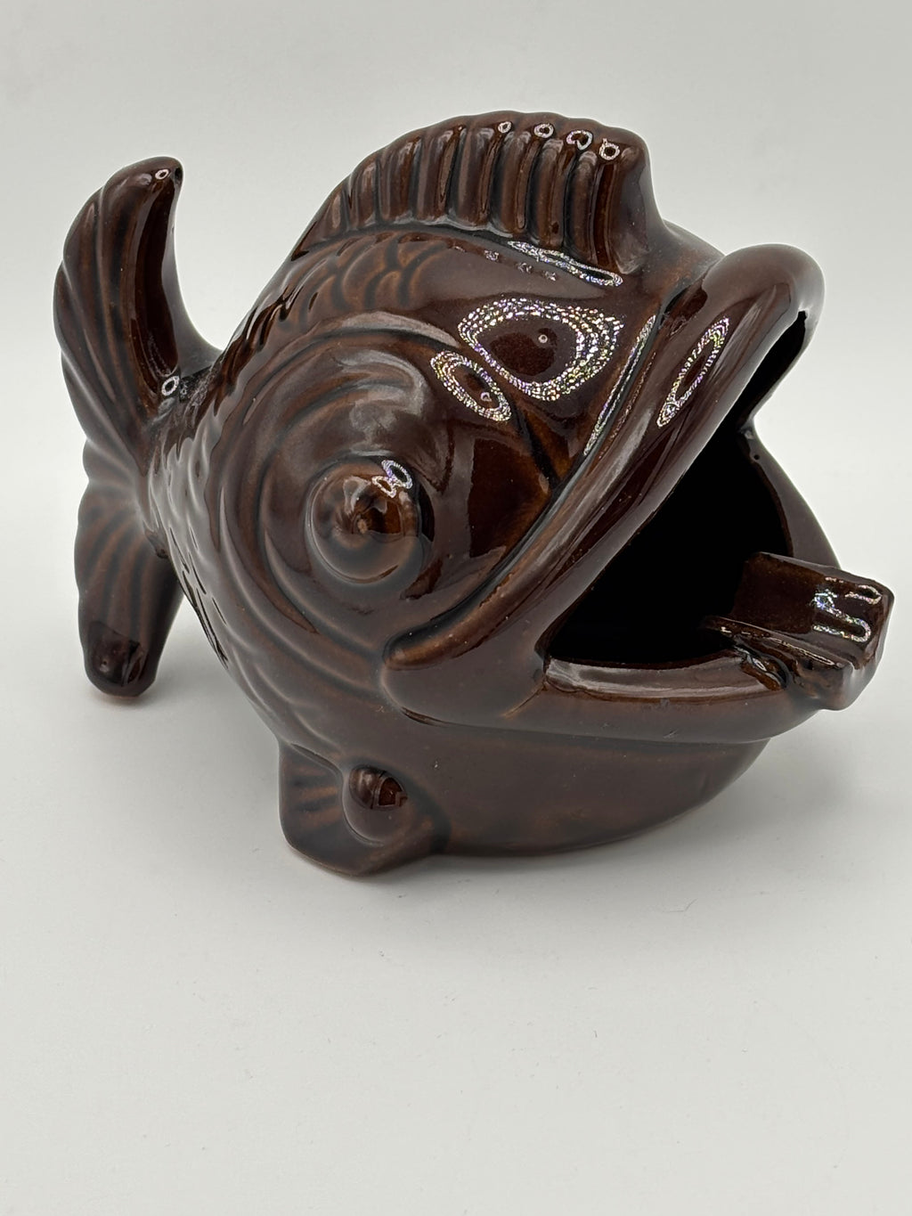 Cendrier zoomorphe en céramique vernissée brune