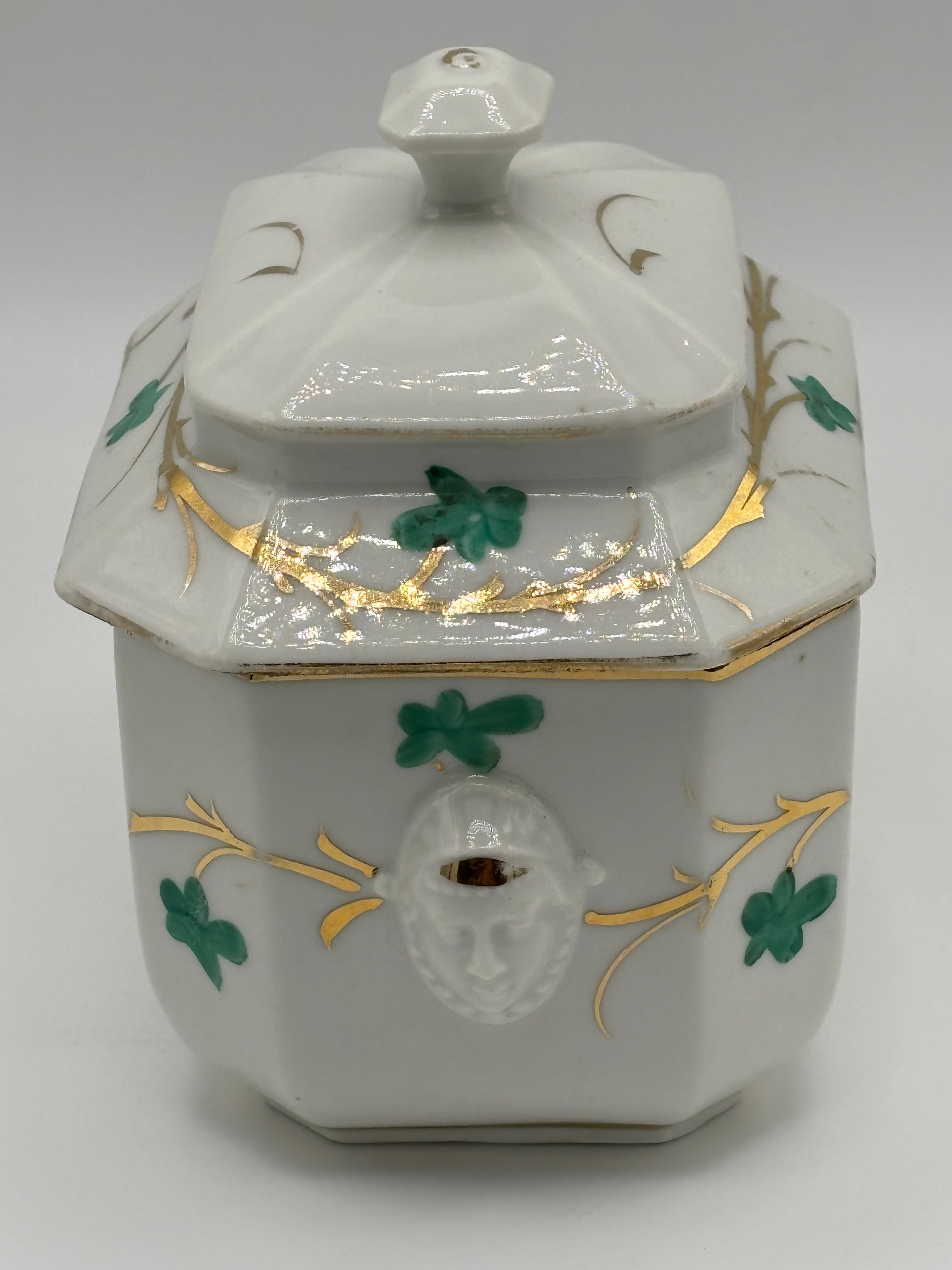 Bonbonnière en porcelaine