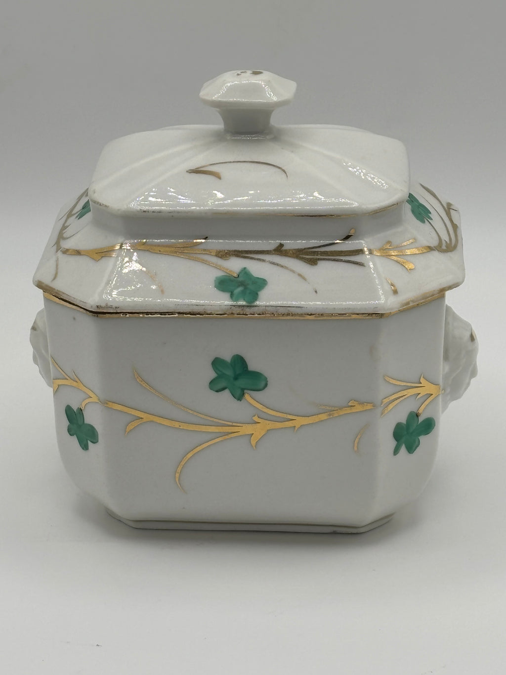 Bonbonnière en porcelaine