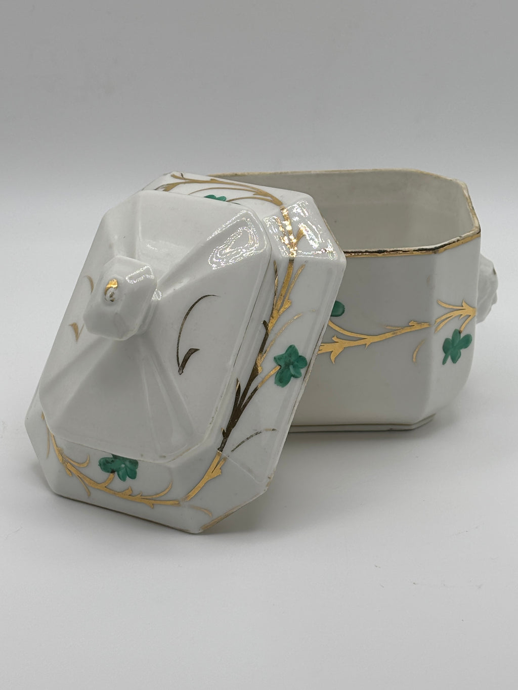 Bonbonnière en porcelaine