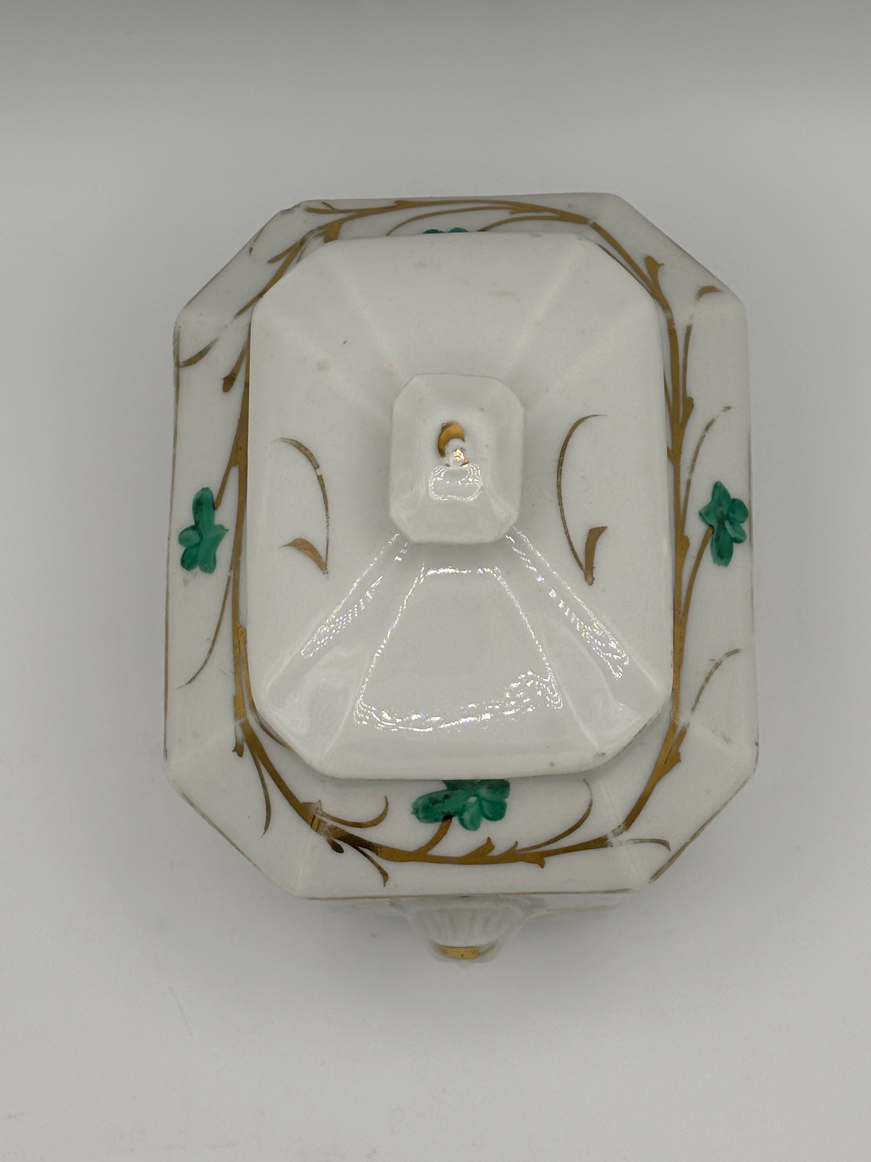 Bonbonnière en porcelaine