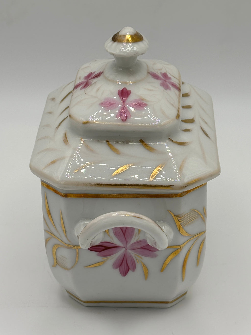Sucrier ancien en porcelaine à décor floral