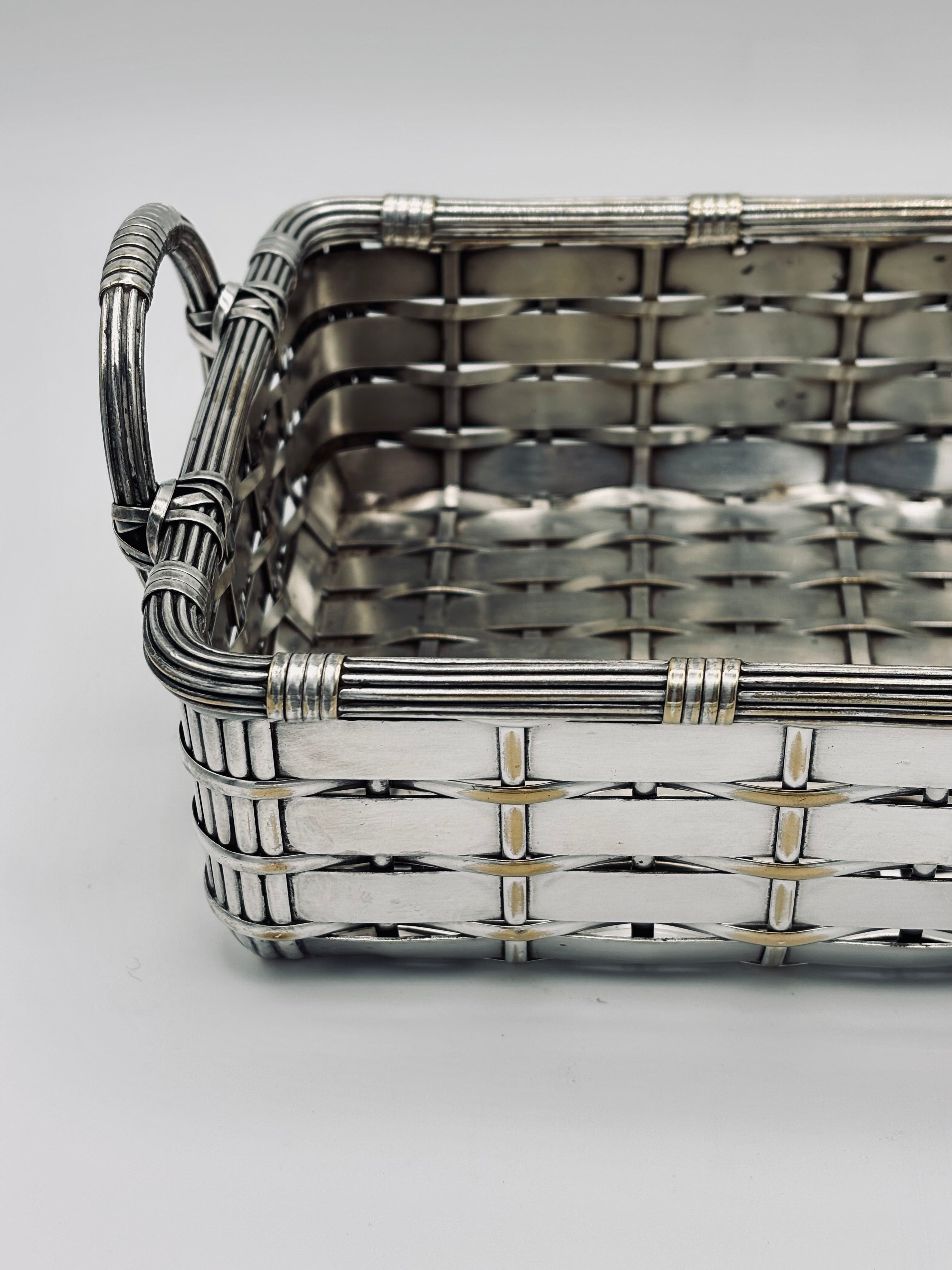 Panier en métal argenté