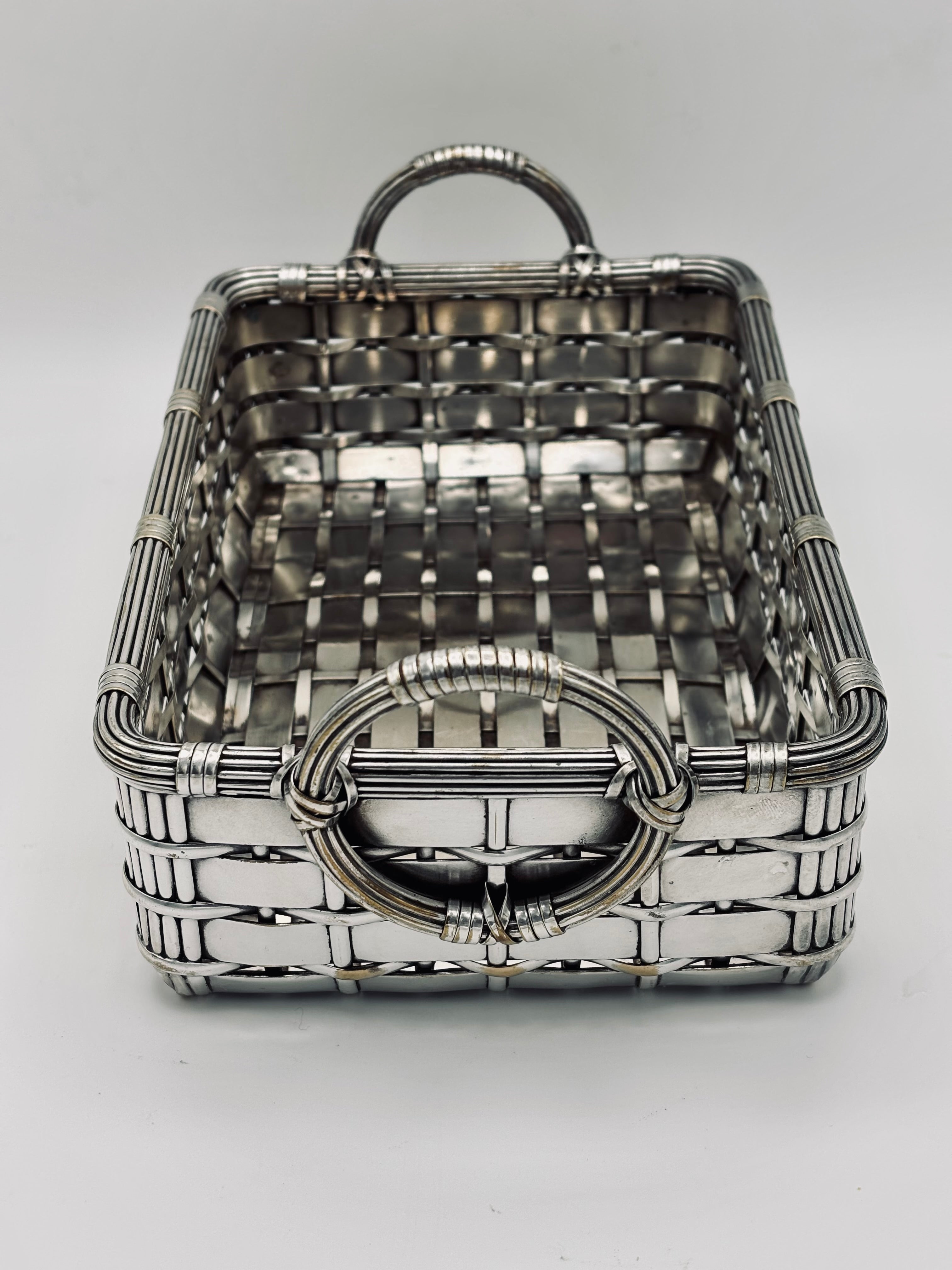 Panier en métal argenté