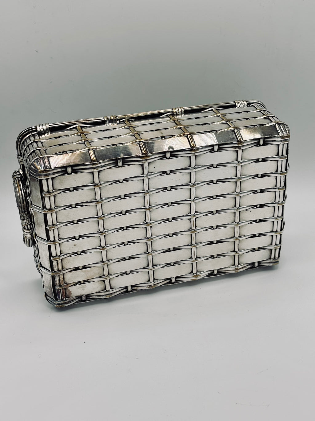 Panier en métal argenté