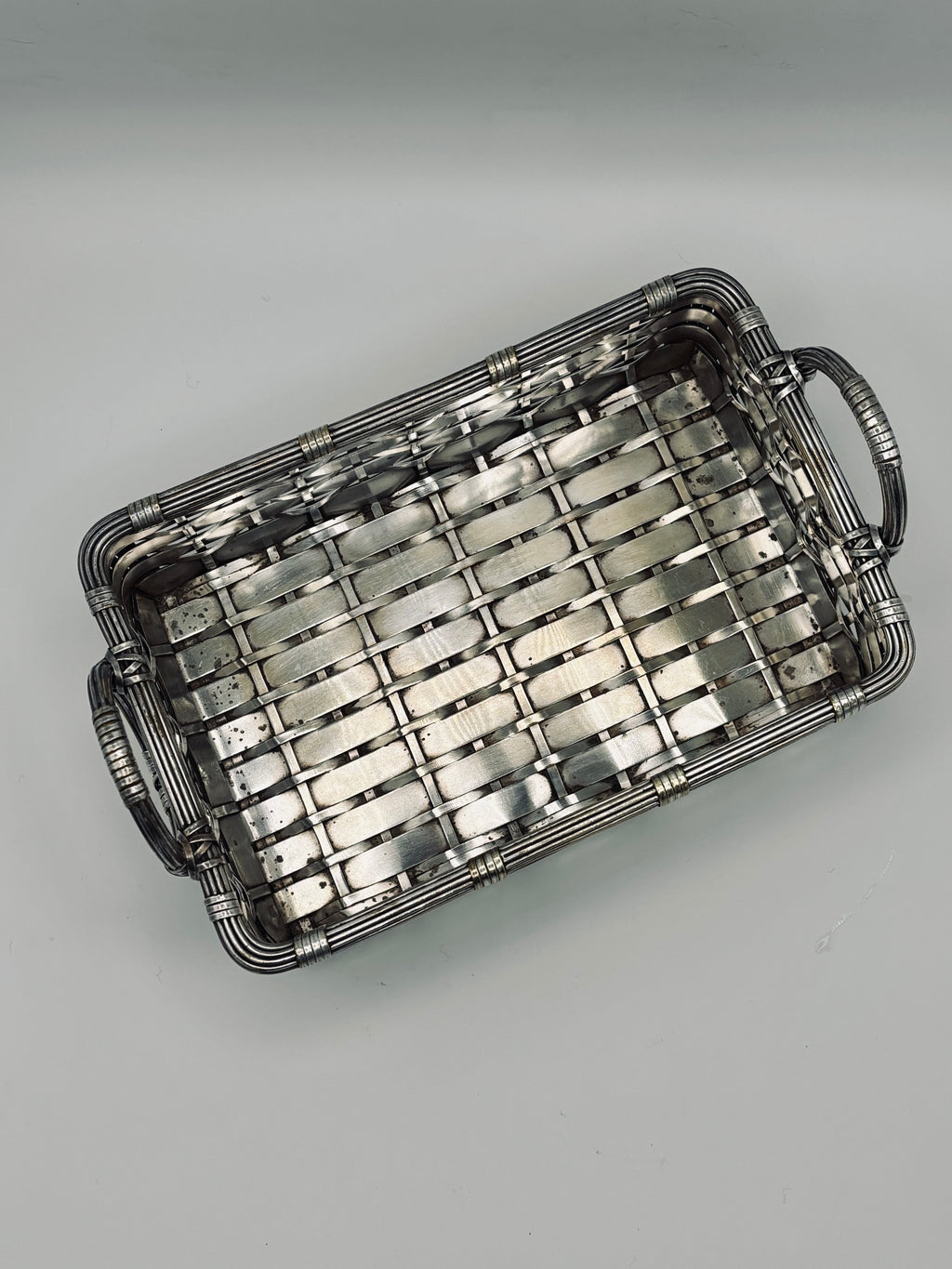 Panier en métal argenté