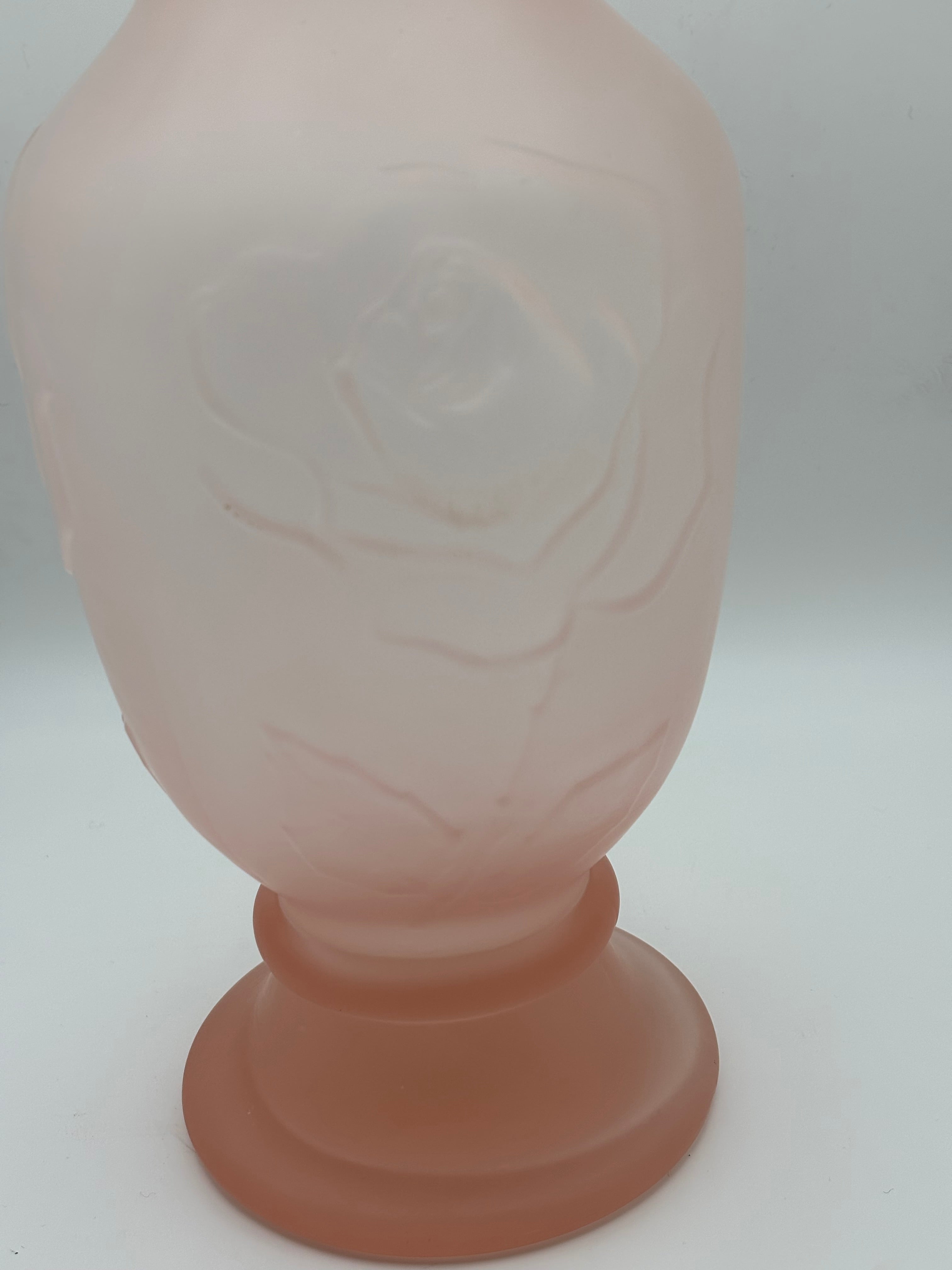 Vase aux roses en verre Givré Art Déco