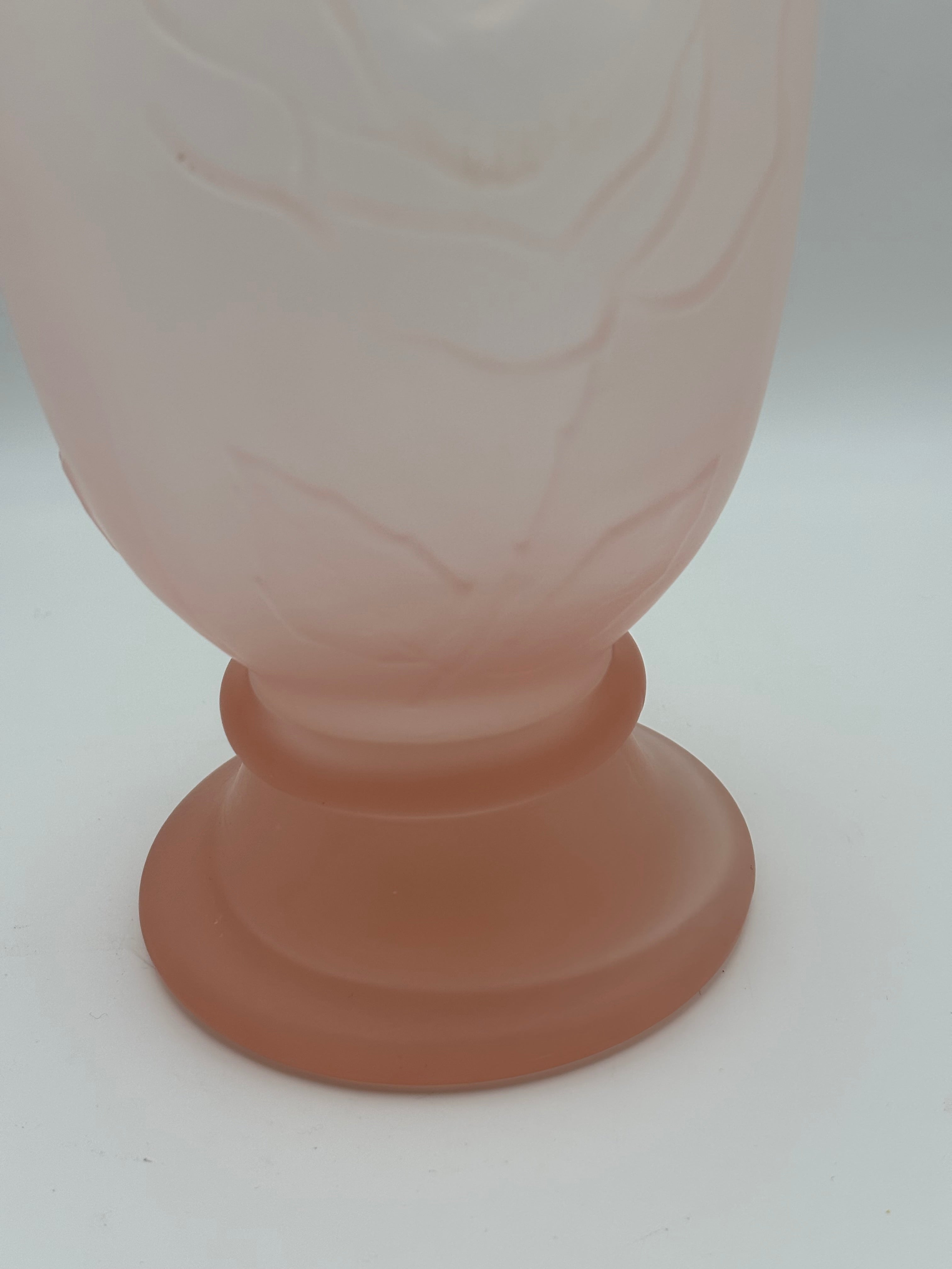 Vase aux roses en verre Givré Art Déco