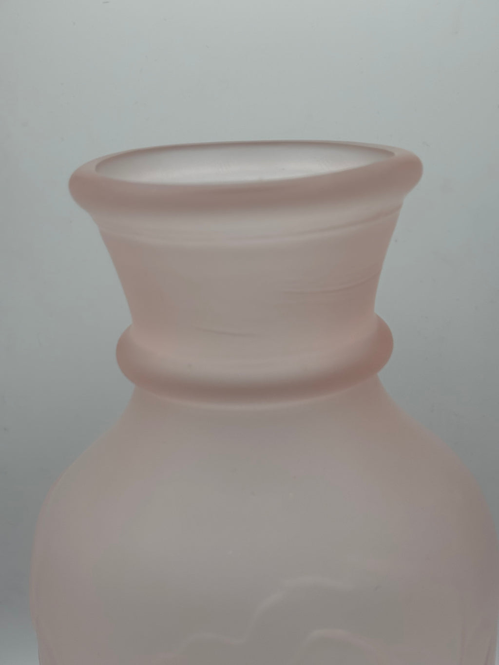 Vase aux roses en verre Givré Art Déco