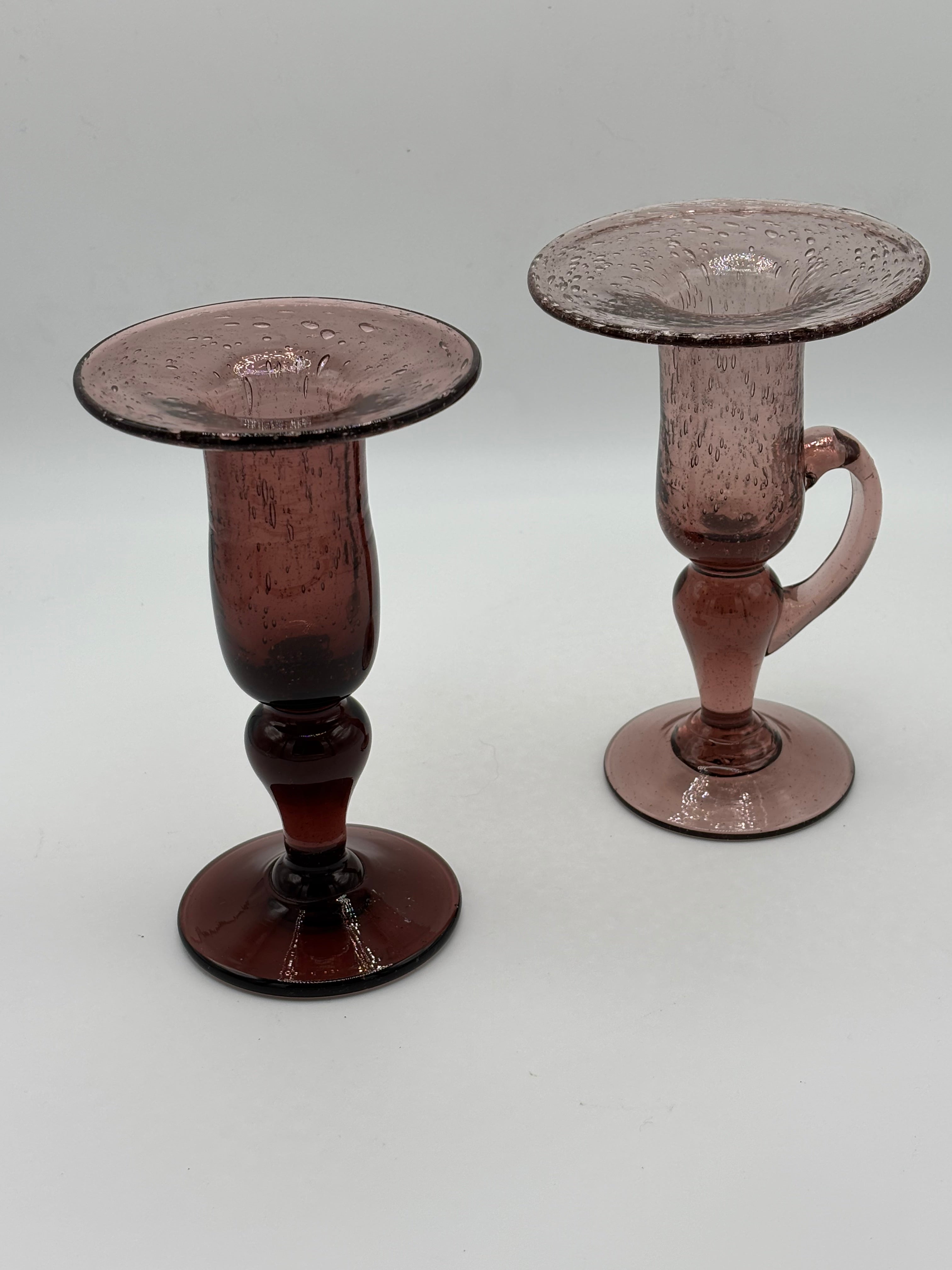 Paire de bougeoirs en verre soufflé signés  Biot années 1970