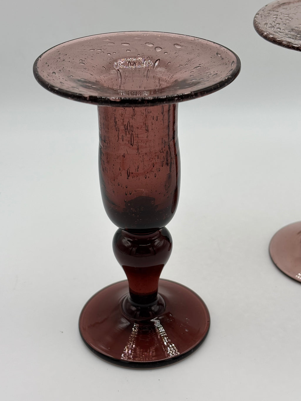 Paire de bougeoirs en verre soufflé signés  Biot années 1970
